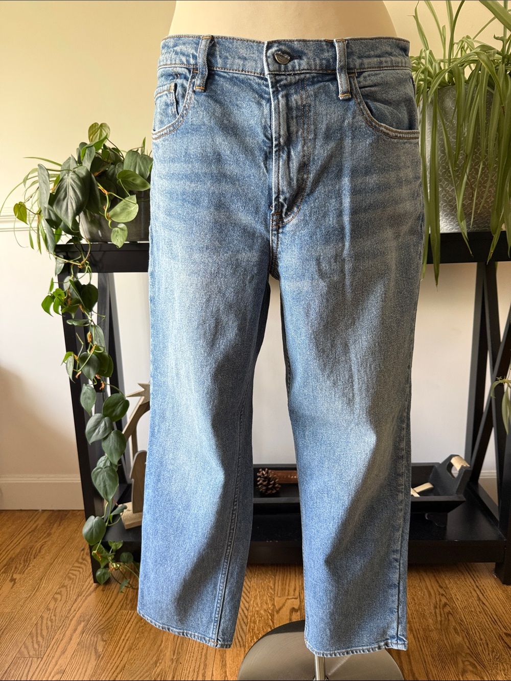 Faherty Women's Light Blue Cropped Straight Jeans